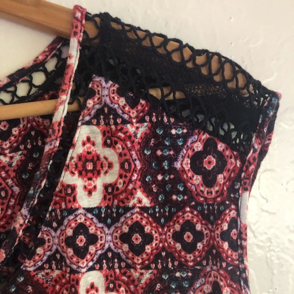 Lucky Brand abstract print red top with crocheted black  inset size XS - Picture 3 of 8